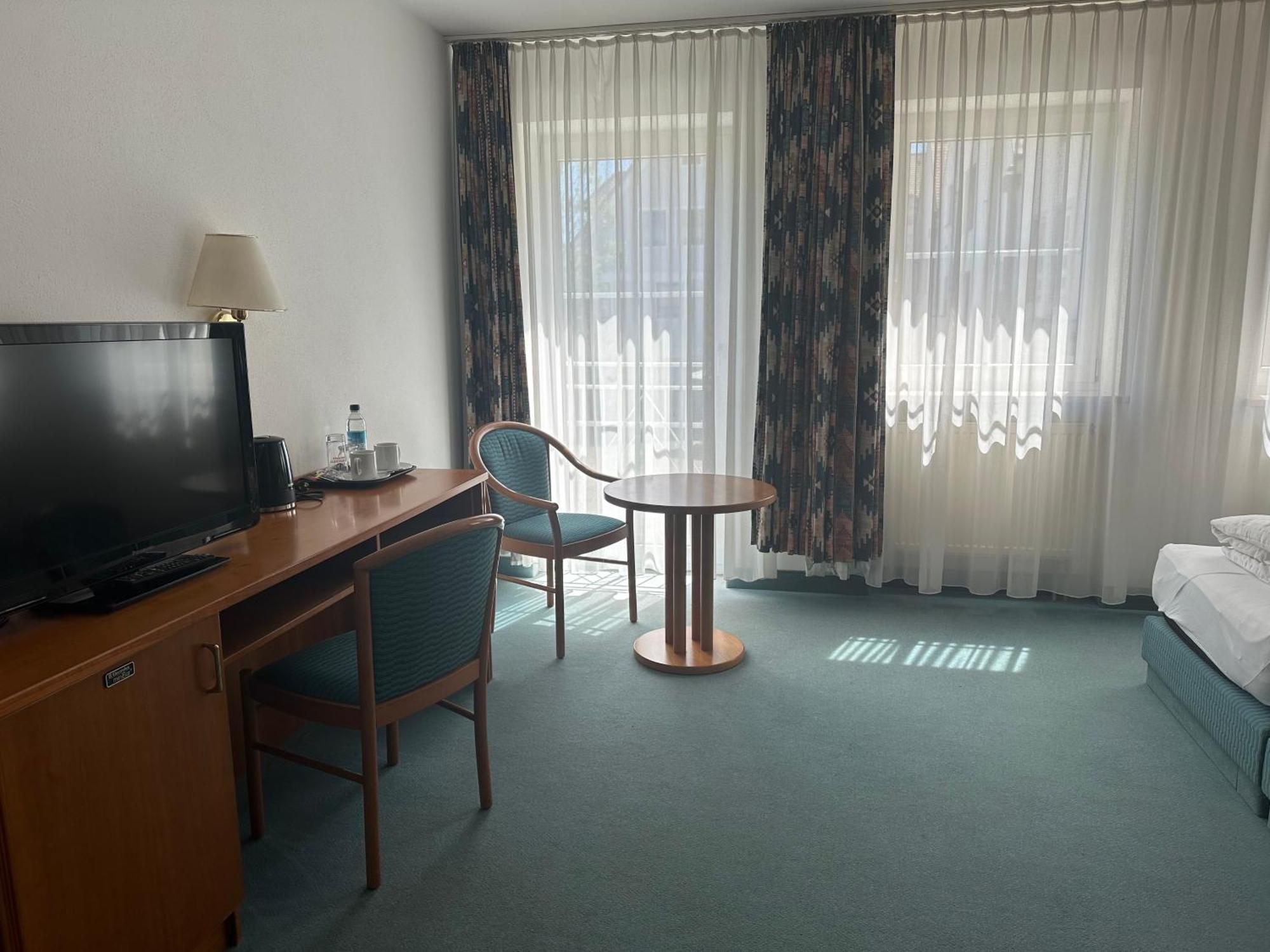 St Hotel Reichertshofen エクステリア 写真