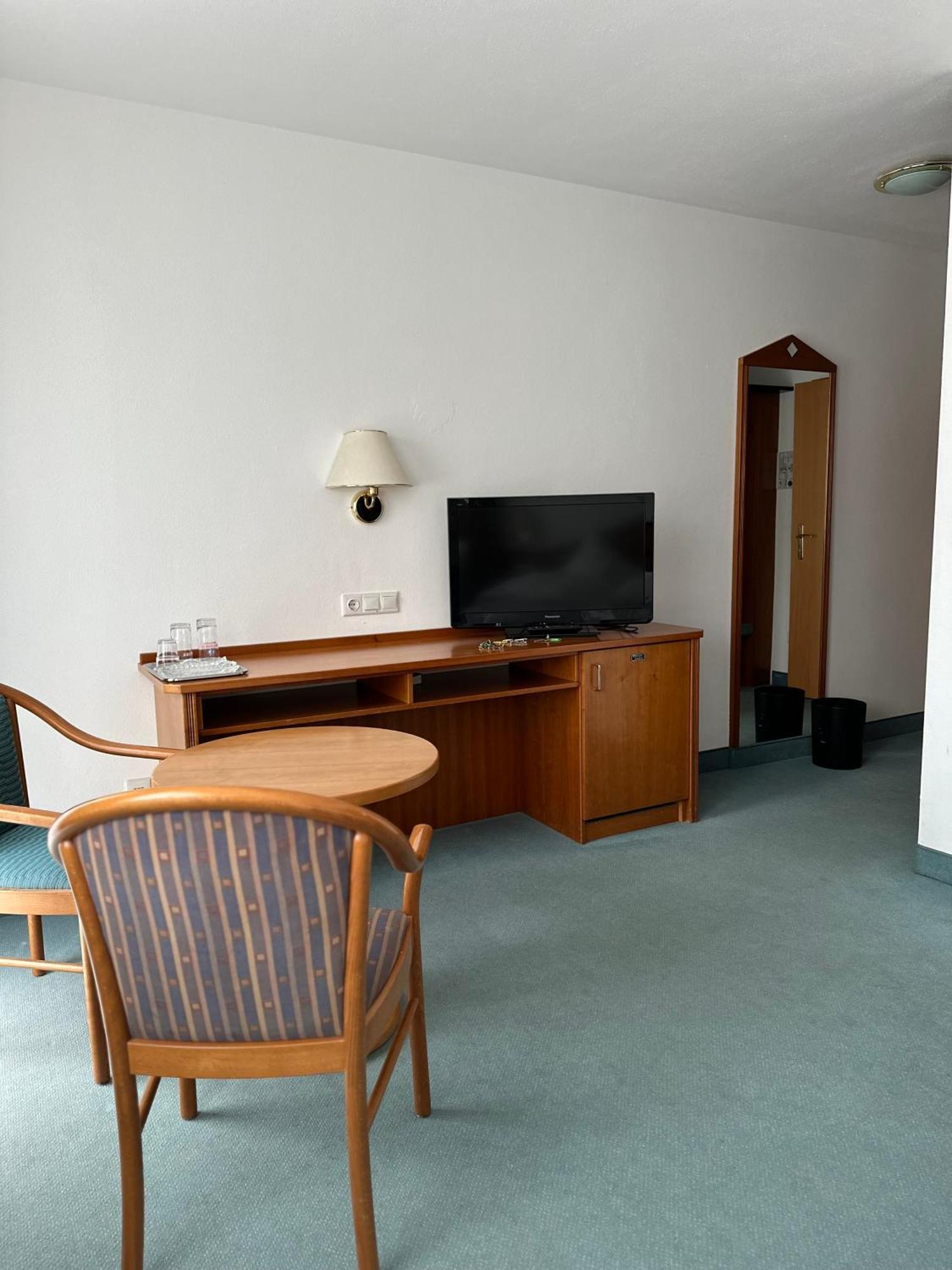 St Hotel Reichertshofen エクステリア 写真